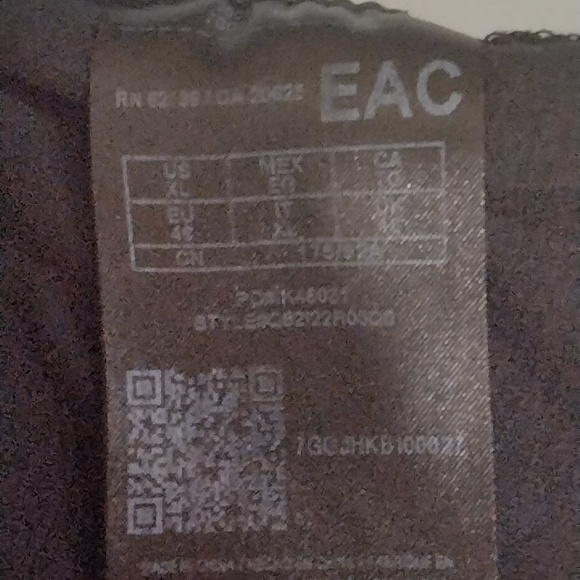 Pretty Pre-Owned Guess Brand Short Sleeve T-shirt (Black Color) - Picture 11 of 12